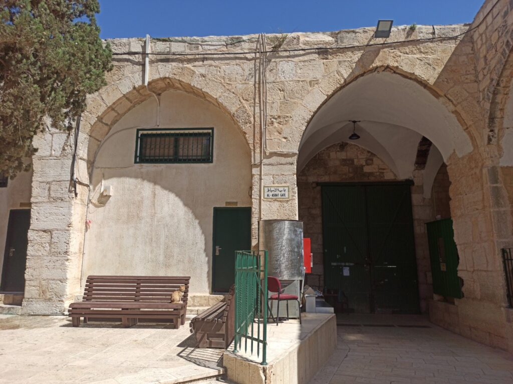 Esbat Kapısı